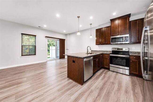 Building Photo - 133 Capeside Ct