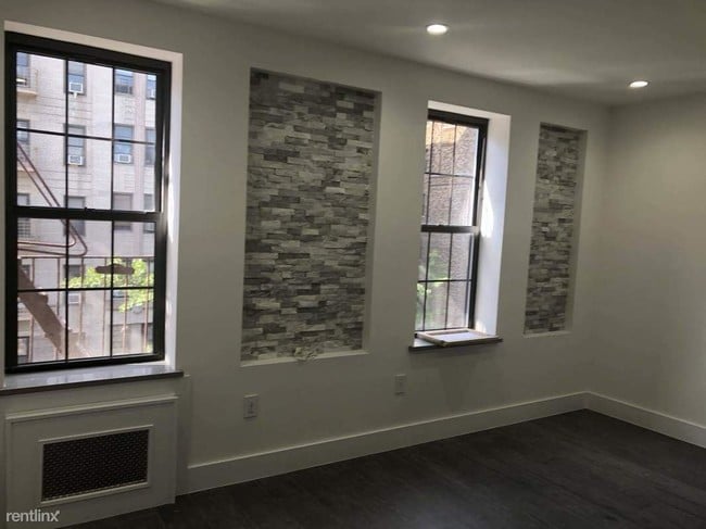 Building Photo - 3 br, 1 bath Apartment - 49 Seaman Ave