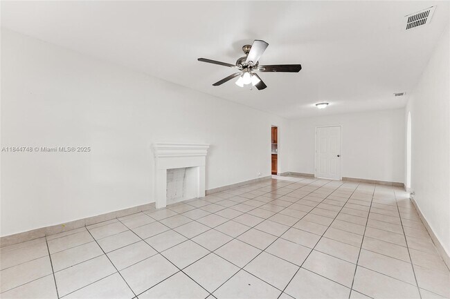 Foto del edificio - 1059 NW 48th St