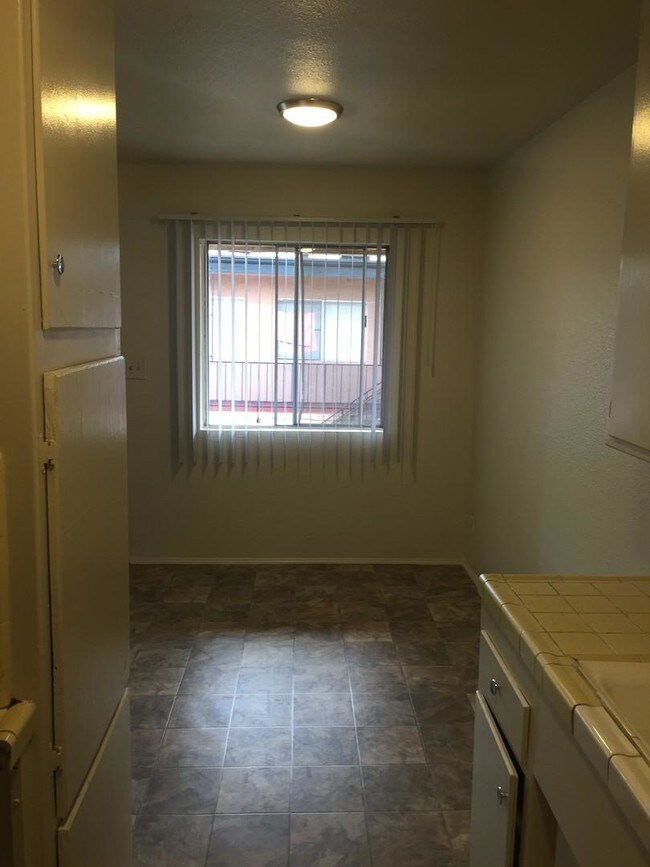 Building Photo - 1 bedroom in Gardena CA 90247