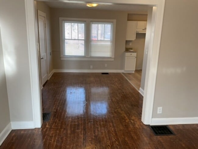 Foto del edificio - 1534 E 34th St