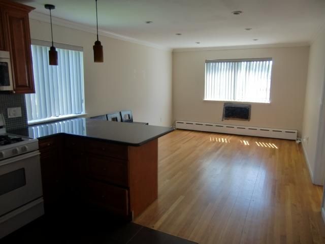 Foto del edificio - 3006 Randall Ave