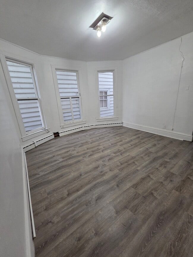 Building Photo - 365 S River St