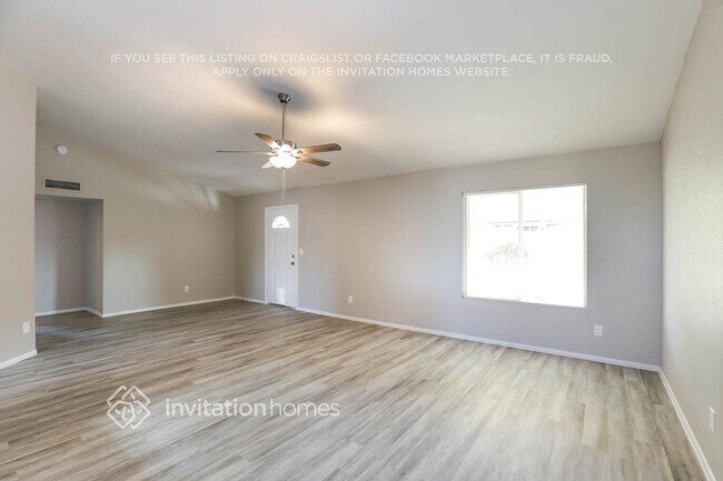 Building Photo - 8226 W Larkspur Dr