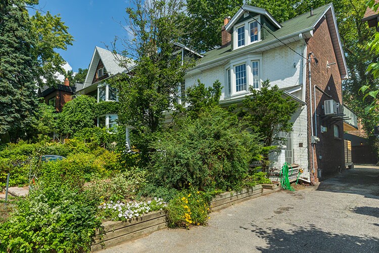 9 Hambly Av, Toronto, ON M4E 2R5 House for Rent in Toronto, ON