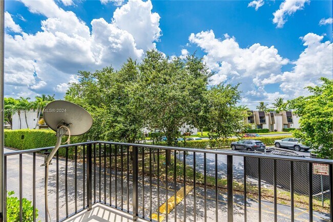 Building Photo - 8500 SW 109th Ave