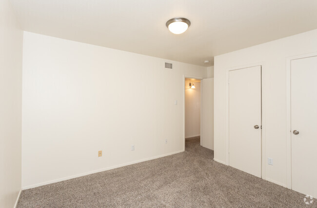 2BR 2BA - 888 SF - Southgate