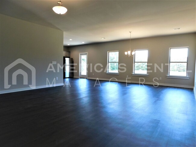 Foto del edificio - Home for Rent in Jasper, AL...AVAILABLE TO...