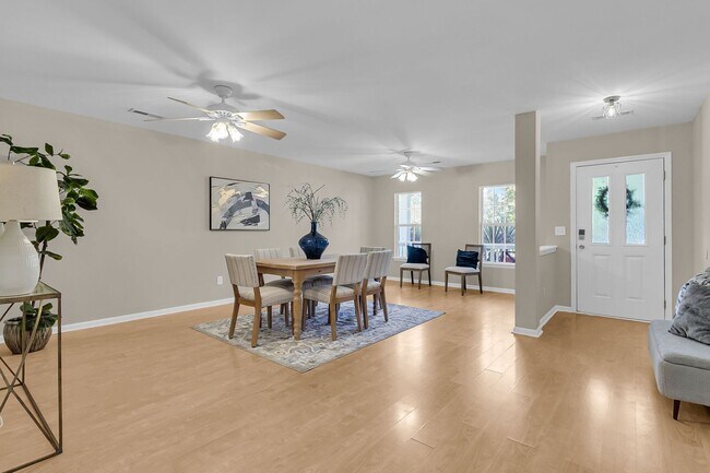 Foto del edificio - 5204 Carlisle Ct