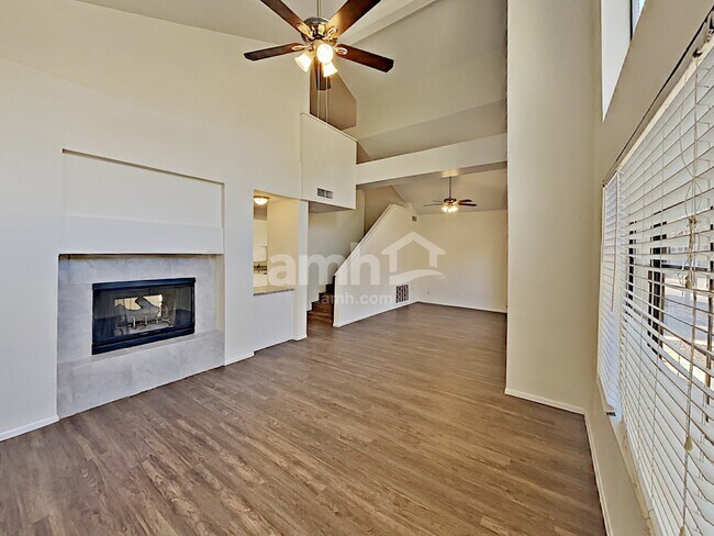 Foto del edificio - 1345 N Brittany Ln