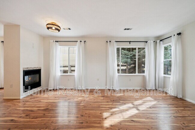 Foto del edificio - 12923 Grant Cir E