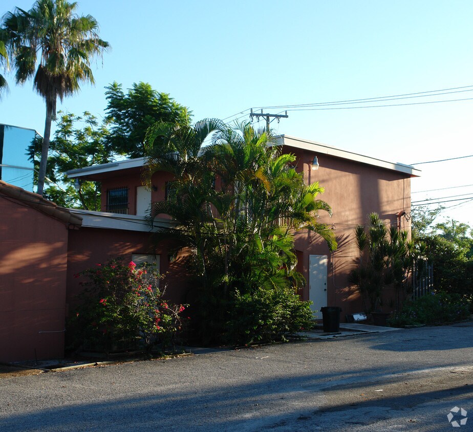 Primary Photo - 618 NE 3rd Ave