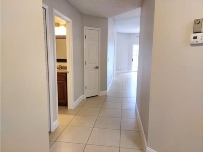 Building Photo - Renovated Intracoastal Front Condo Availab...