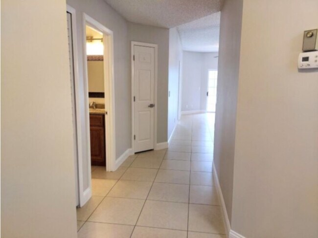 Foto del edificio - Renovated Intracoastal Front Condo Available Now!