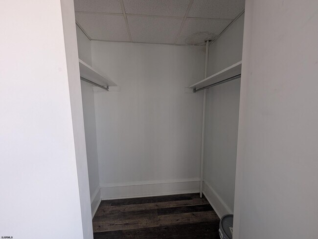Foto del edificio - 6405 Ventnor Ave