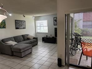 Foto del edificio - 9813 NW 3 St