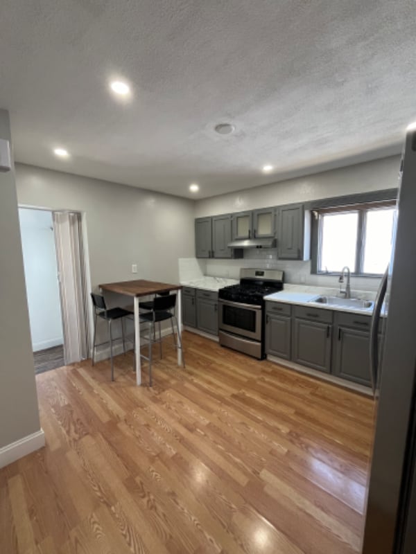 Building Photo - 10 Ferry St