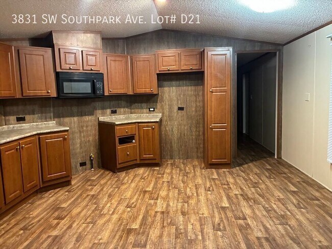 Building Photo - 3831 SW South Park Ave