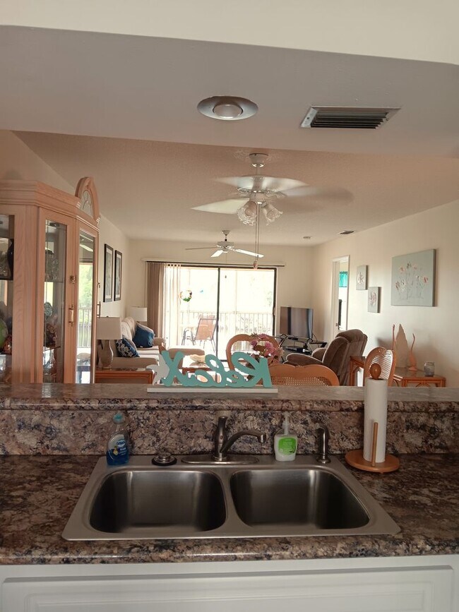 Foto del edificio - 1348 Rock Dove Ct