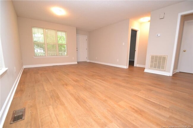 Building Photo - 1512 E Lenoir St