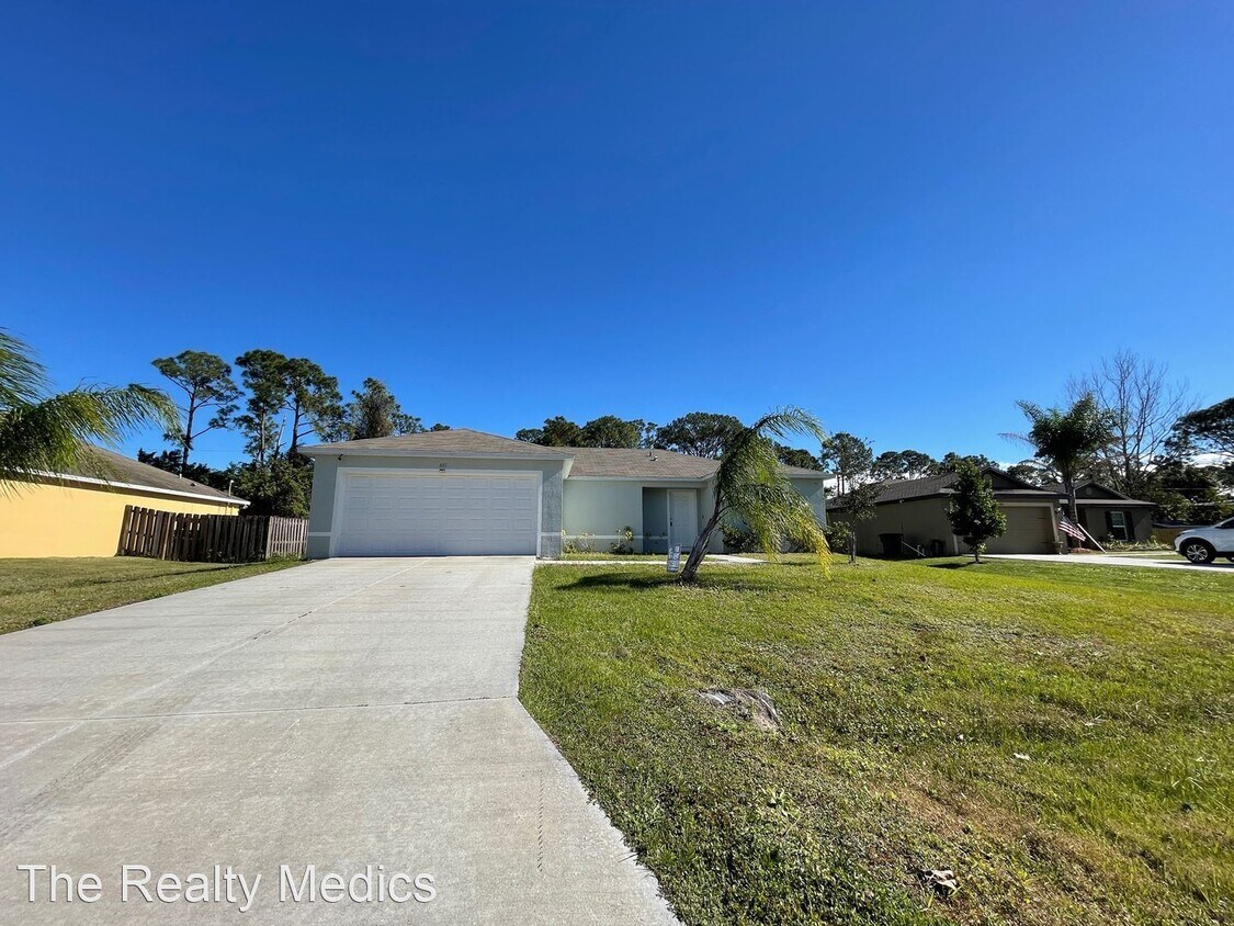 3 br, 2 bath House 441 Alameda Ave SE House Rental in Palm Bay, FL