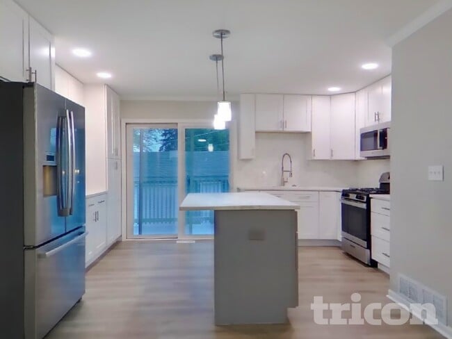 Building Photo - 16130 Haven Ave