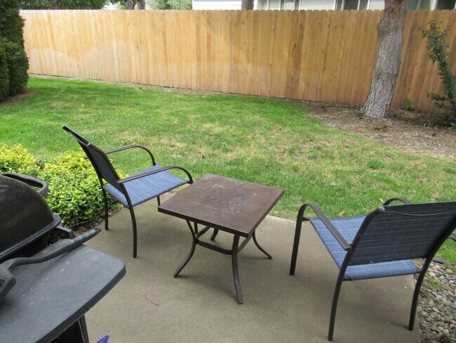 Foto del edificio - Beautiful 2 Bed 1.5 Bath Condo!