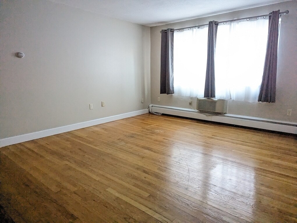 Foto principal - 239 Kelton St