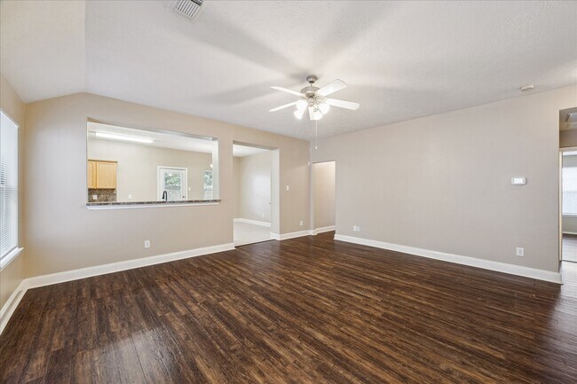 Foto del edificio - 6830 Arbor Hollow Ln