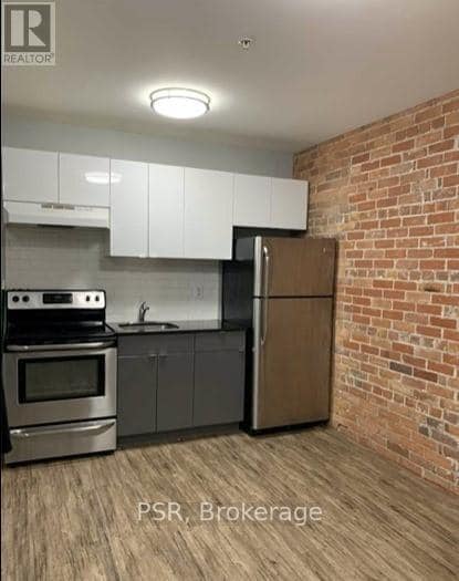 Building Photo - 2870 Dundas St W