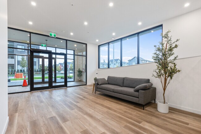 Photo du bâtiment - Brand New 1 Bed + Den Penthouse in Fleetwo...