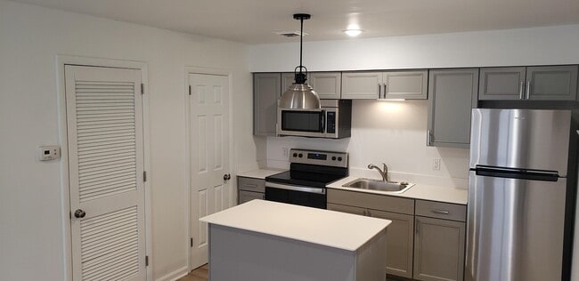 1 bedroom kitchen - Magnolia Place