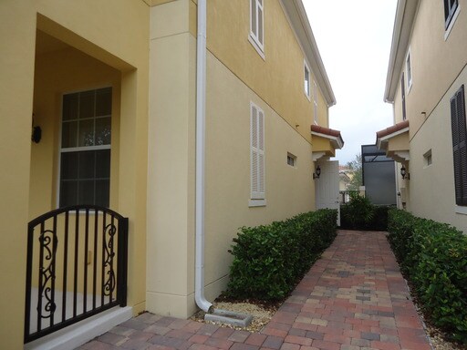 Building Photo - 8657 Lower Villagewalk Cir