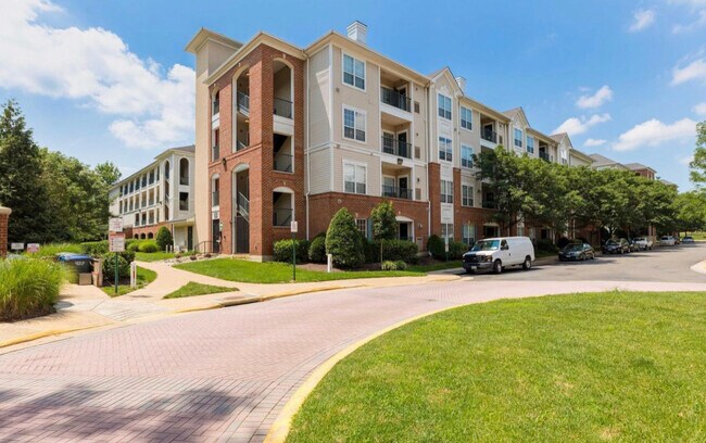 Building Photo - 4860 Eisenhower Ave