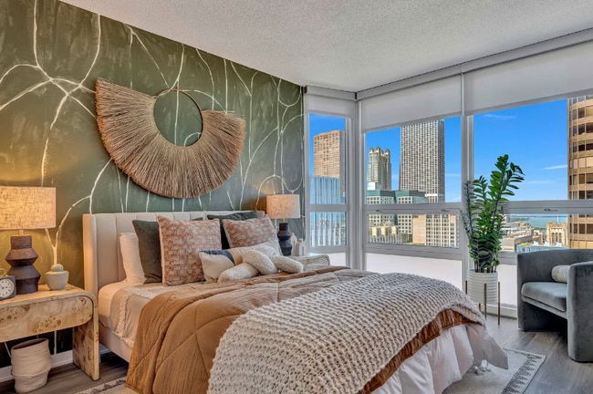 Building Photo - 240 E Illinois St