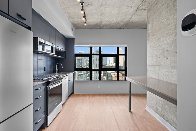 C Suite - Kitchen - Fourth Street Lofts (4SL)