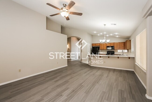 Foto del edificio - SUMMER SPECIAL! NOW OFFERING FIRST FULL MO...