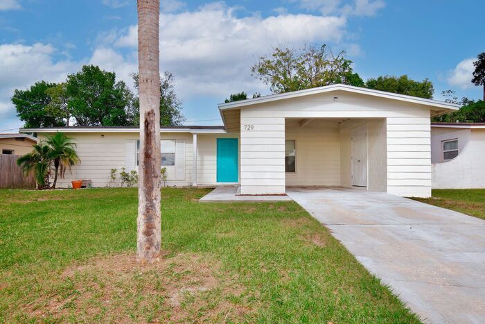 Primary Photo - Charming 3/2 Spacious Home with a Large Co...