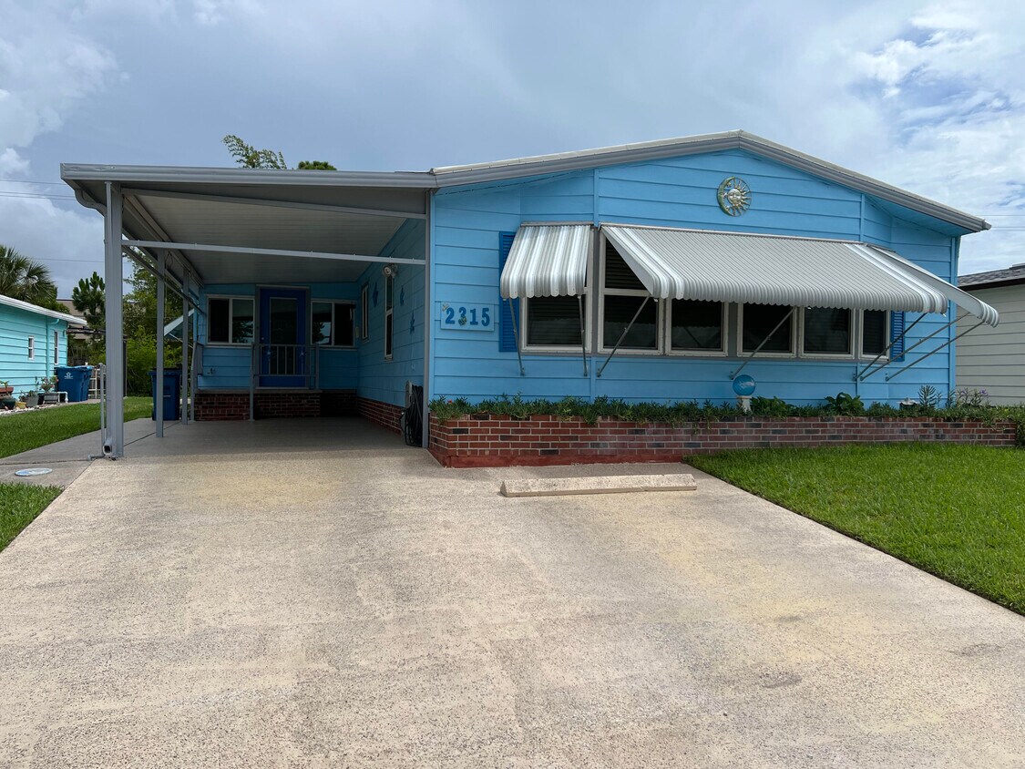 Foto principal - 2315 Coconut Palm Dr