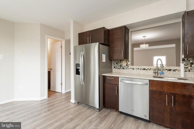 Foto del edificio - 8410 Ashford Blvd