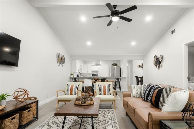 Foto del edificio - 326 Candlewood Pl
