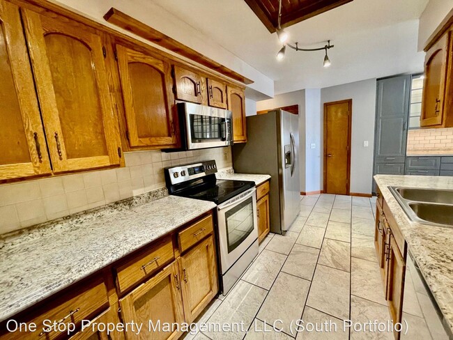 Foto del edificio - 5 br, 3 bath House - 1704 NW 9th St