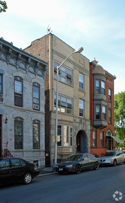 2136 5th Ave, Troy, NY 12180 Apartments in Troy, NY