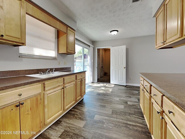 Foto del edificio - 8349 Pembrook Ct