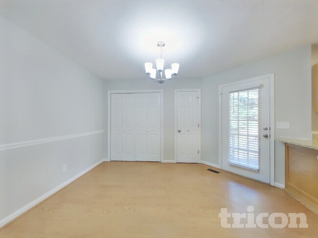 Foto del edificio - 712 Paige Ct