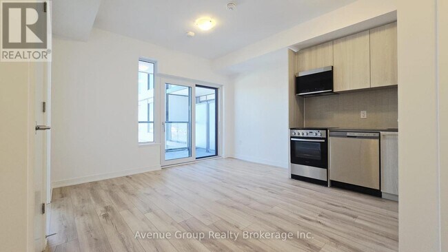 Photo du bâtiment - 7437 Kingston Rd