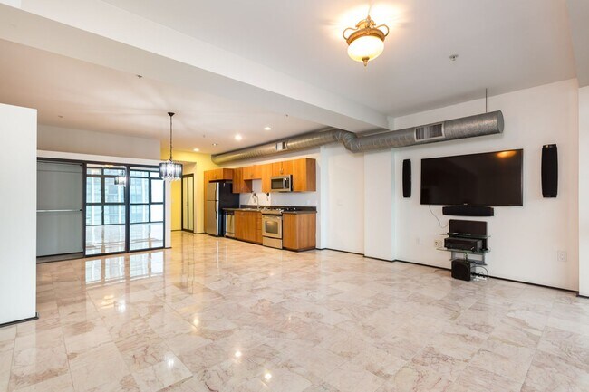 Foto del edificio - Modern Cortez Hill Loft | Secure Parking | Highly Upgraded