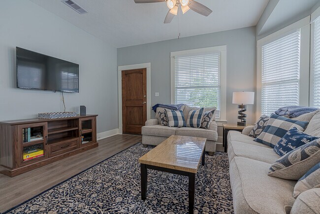 Foto del edificio - 1015 Post Office St