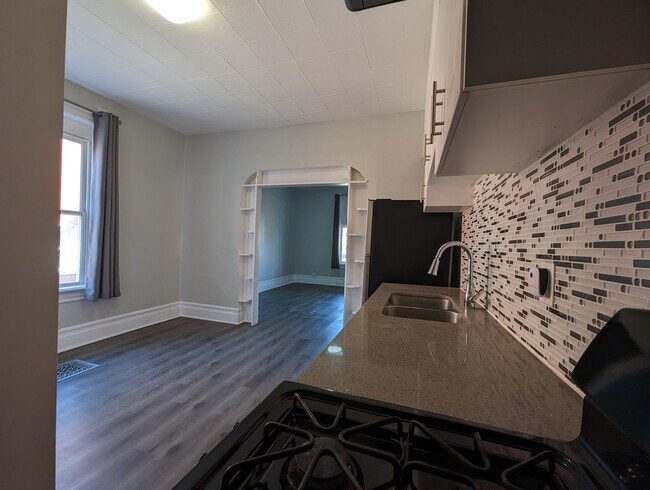 Photo du bâtiment - Bachelor Unit By Kitchener GO Station
