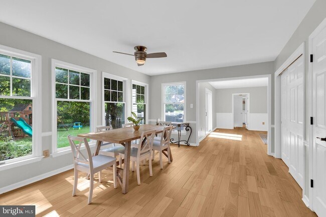 Foto del edificio - 7707 Lake Glen Dr